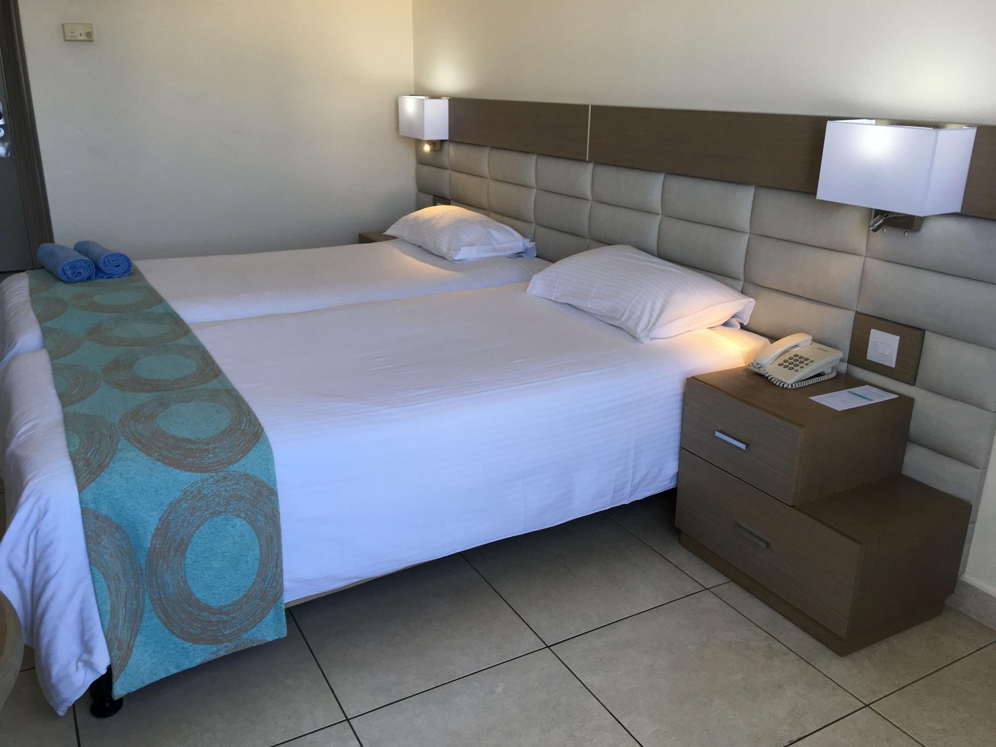 Avanti Hotel Пафос Екстериор снимка