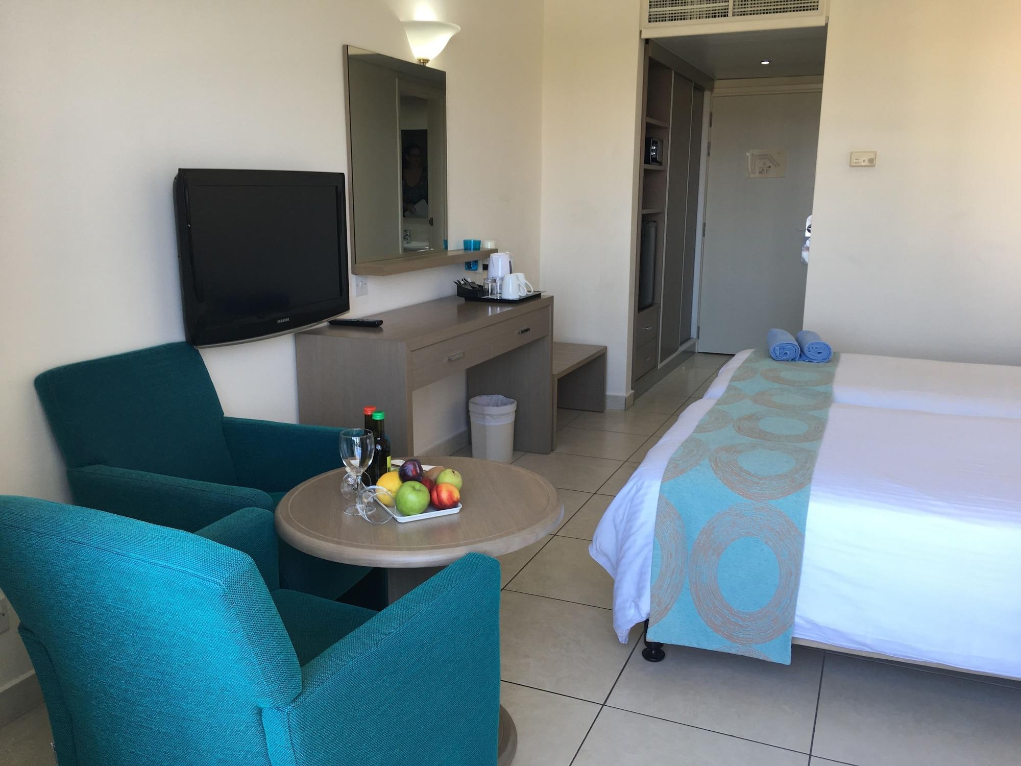 Avanti Hotel Пафос Екстериор снимка