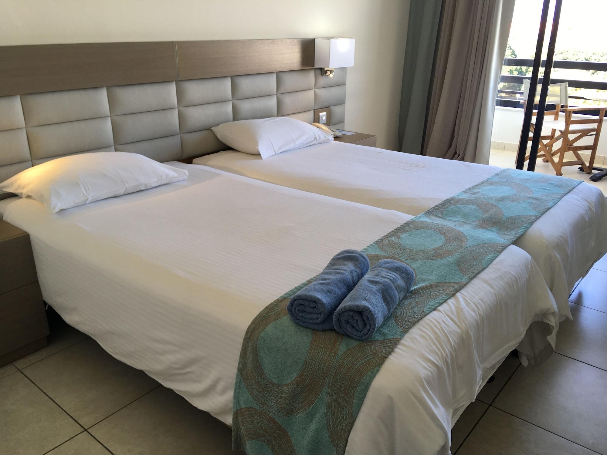 Avanti Hotel Пафос Екстериор снимка
