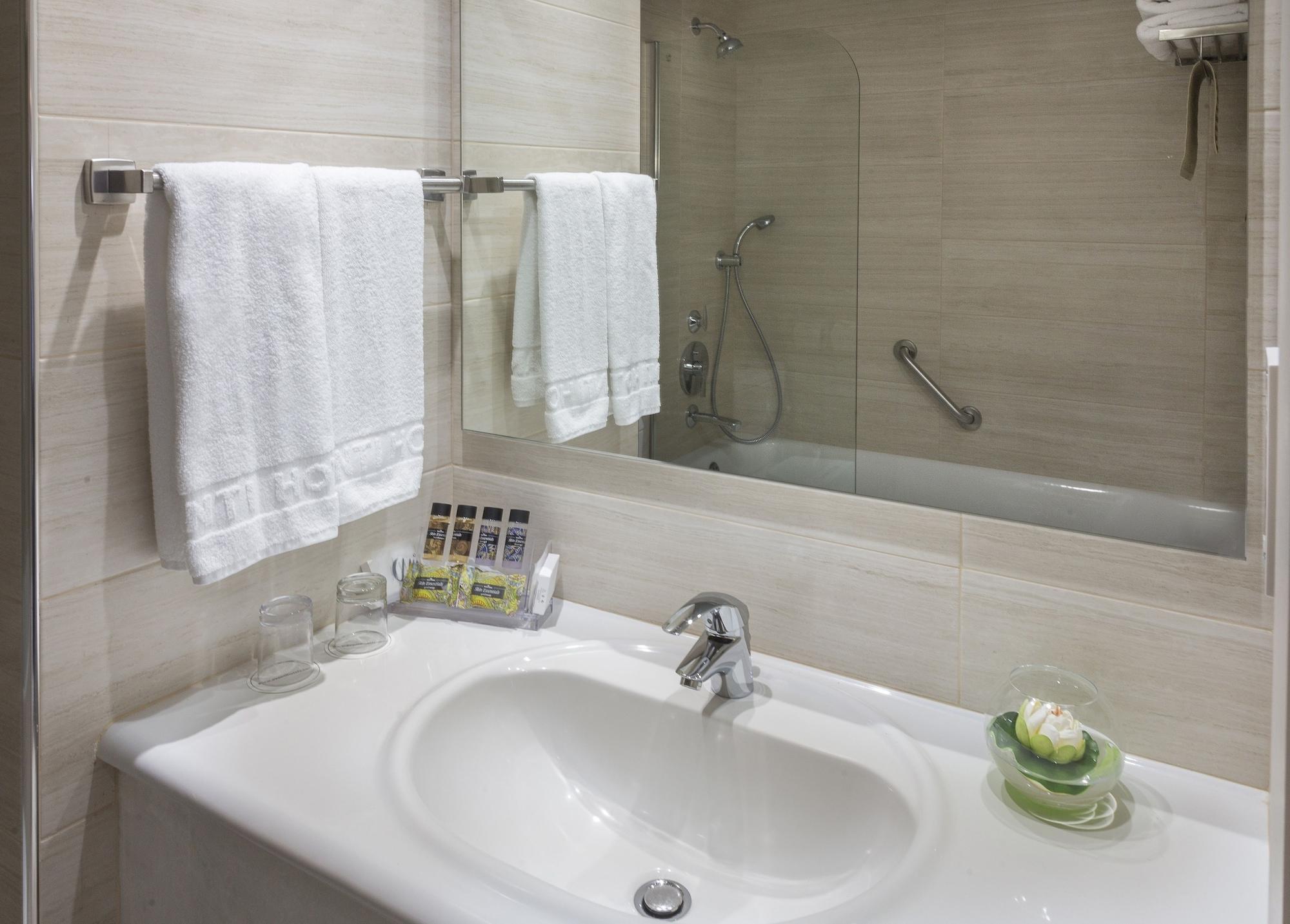 Avanti Hotel Пафос Екстериор снимка