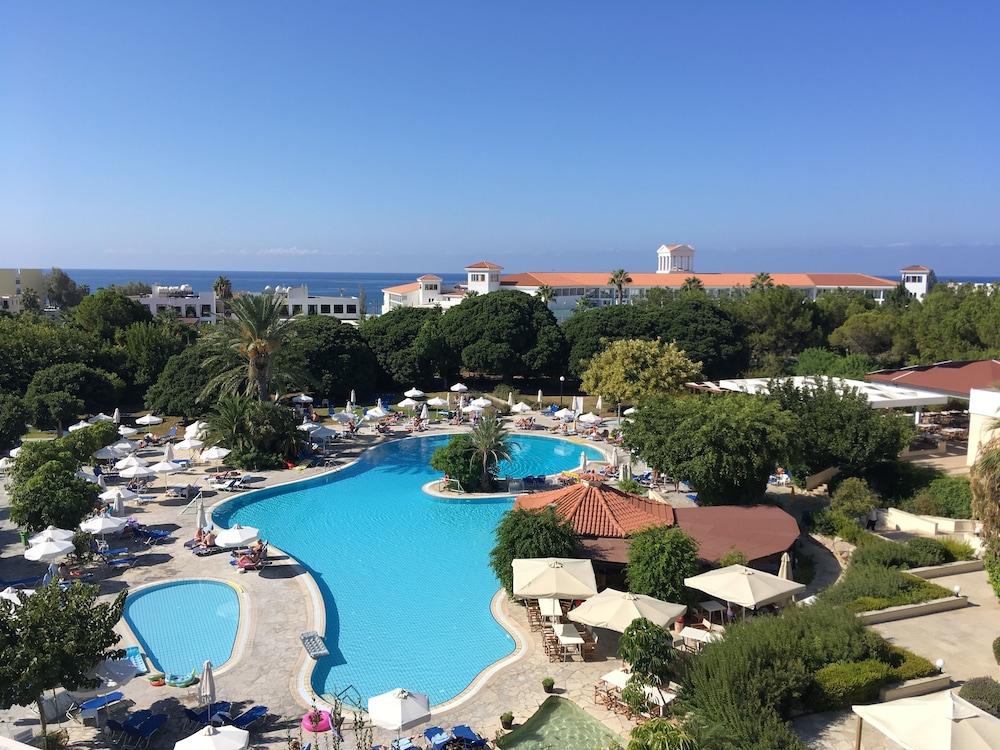 Avanti Hotel Пафос Екстериор снимка