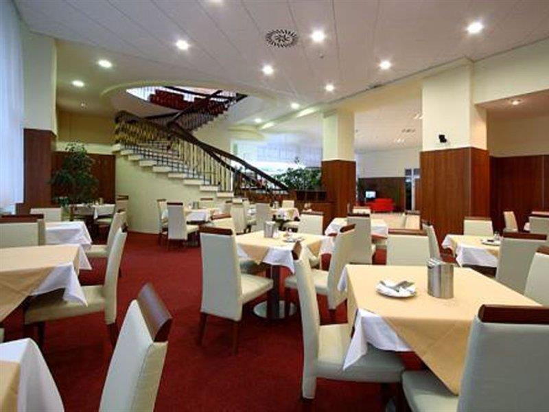 Avanti Hotel Пафос Екстериор снимка